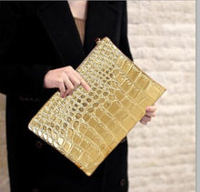 Load image into Gallery viewer, Crocodile Pattern Envelope Women Day Clutch
