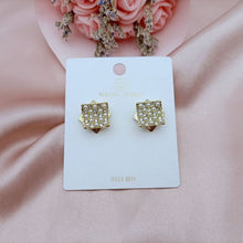 Load image into Gallery viewer, Pineapple Pearl earrings
